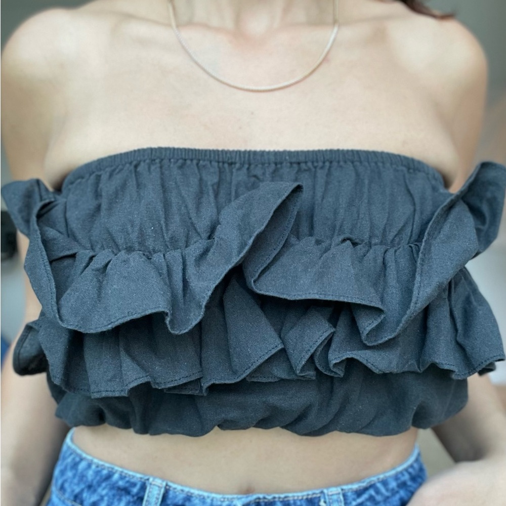 ✨2 for $30 bundle + discounted shipping✨ Charlie Holiday Black Bandeau Crop Top